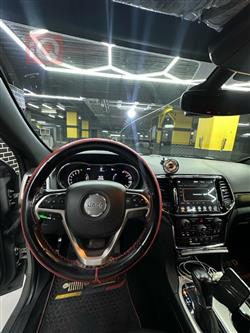 جیپ گراند شیرۆکی